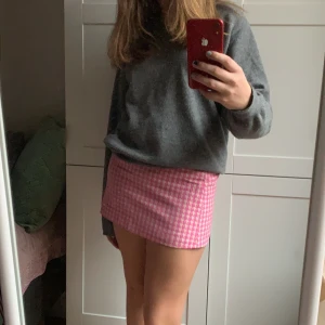 Kjol från Monki.  - Världens sötaste kjol från Monki i storlek 38 som jag tyvärr inte har användning för😖 Väldigt bra skick då den är nästintill oanvänd!😘😘