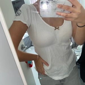 Odd Molly blus - En vit odd Molly blus, fin urringning och jätte skönt material. Den är i storlek 0 som motsvara Xs/S