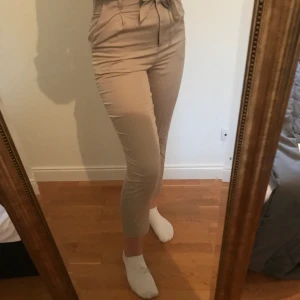Kostymbyxor - Kostymbyxor från h&m. Strl 36/S passar på dig runt 165. Eget bud💫