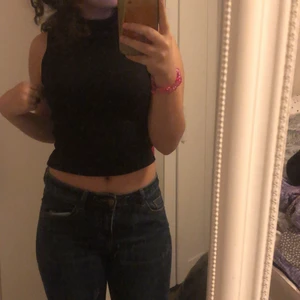 Snyggt svart linne från bikbok  - Snyggt linne från bikbok som går ihop med iprincip allt🖤 60kr+Frakt 