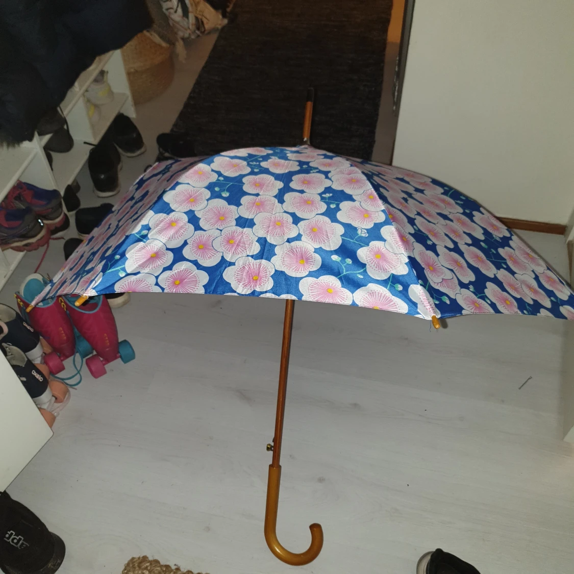 Blommigt paraply till salu - 91