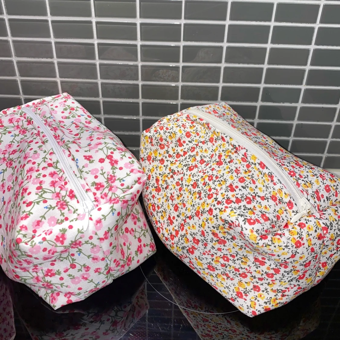 Blommiga necessärerer - 90