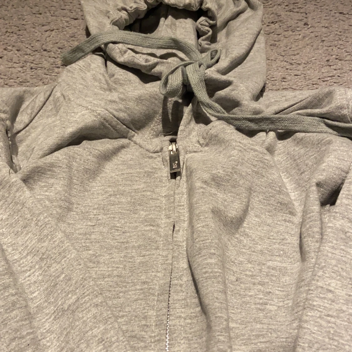 Skön grå tröja!  - 90