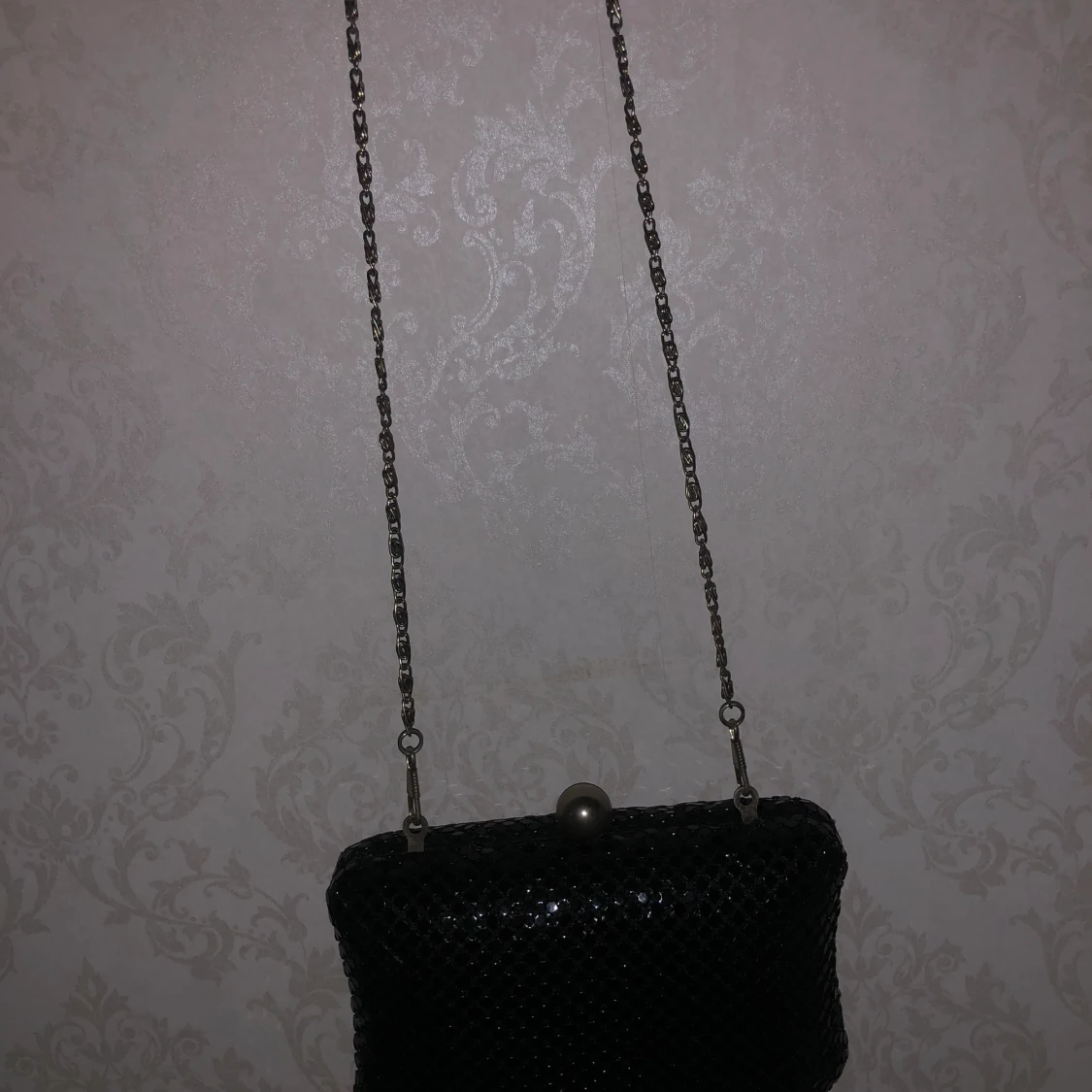 Svart glitter väska - 90