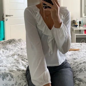 Blus  - Jätte söt blus från Gina tricot som ny! 