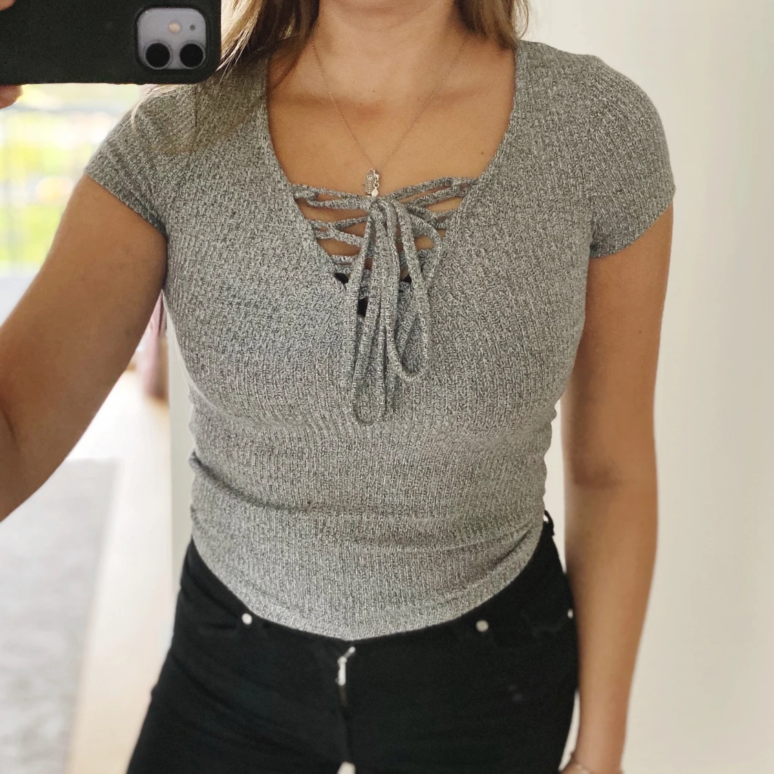 TRÖJA MED KNYTDETALJ