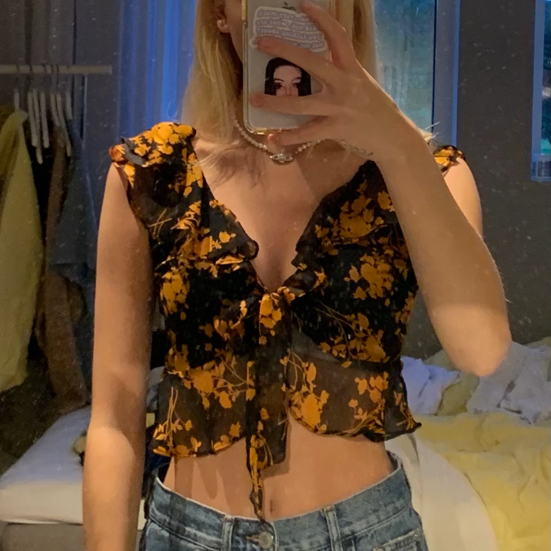 Svart orange knytblus