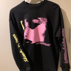 Sweatshirt  - Från hm. Jätteskön och knappt använd så är som ny.