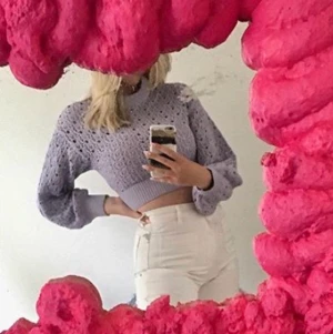 Söt topp - Säljer nu den här otroligt fina toppen som är ifrån bull&pear med en fin knytning i ryggen!!💫💫ny pris 300kr