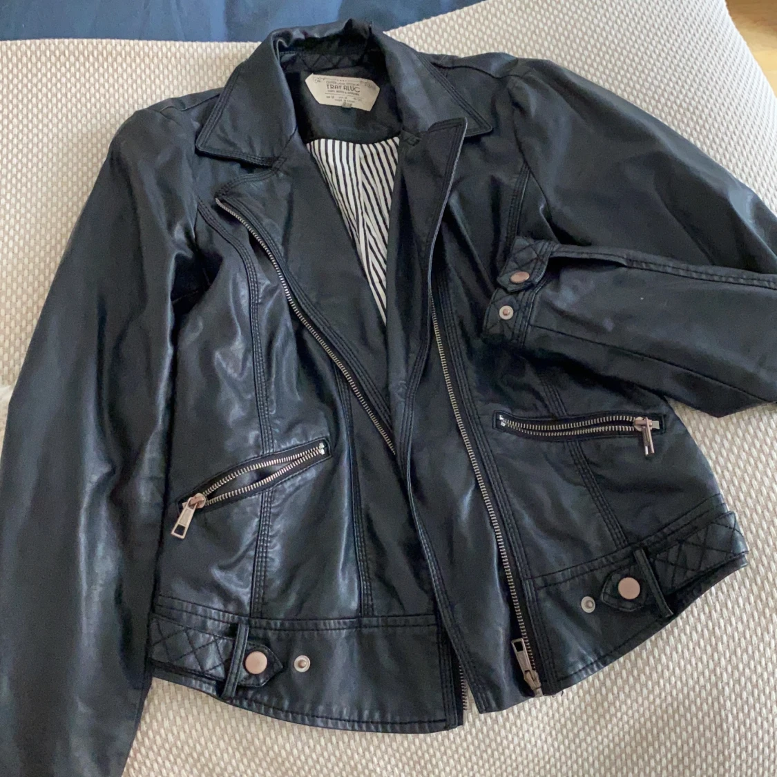 Älskad (fejk)skinnjacka  - 90