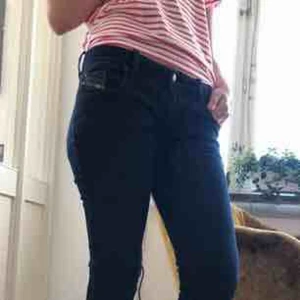  - Snygga Diesel jeans som säljs pga. används aldrig. Något urtvättad färg i sömmarna men tycker det är lite snyggt 😊 Kan mötas i Uppsala/Stockholm, annars står köparen för frakt