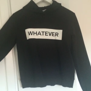  - Hoodie från ginatricot, har hängt i garderoben sen jag köpte den, bra skick. Priset+frakt☺️