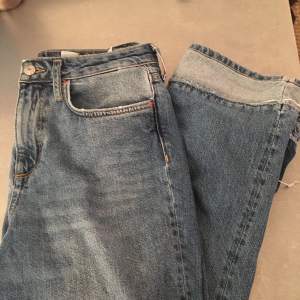 Underbara jeans knappt använda från H&M 