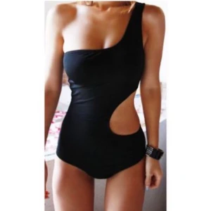  - Oanvänd baddräkt från nelly.com