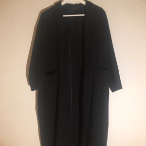  - Supersnygg kappa från monki 