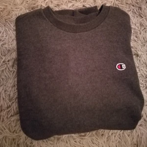  - Tröja från Champion, köpt här på plick men inte använd då det var fel storlek! 