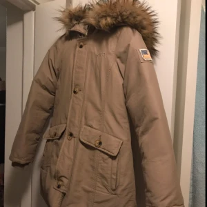  - Sparsamt använd då den är lite för liten för mig. Men otroligt varm och skön! 