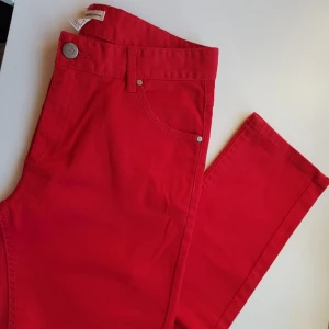  - Köpt från MANGO förra året. Använd endast en gång. Original pris var 300 kr. Str 36