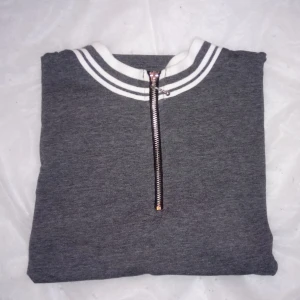  - Sjuk fint topp från Monki! aldrig användt, frakt tillkommer 🦄