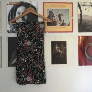  - Vida byxor från warehouse, ingen stretch och dragkedja i sidan. Nyskick! Säljes pga lite för små för mig, frakt på 26 kr tillkommer om paket ska skickas ✨