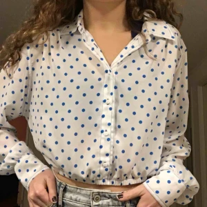  - Skjorta/blus, endast använd 1 gång. Nypris: 349kr