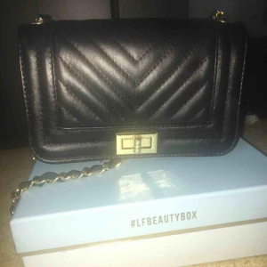  - One size svart väska från Wassens. Använd 3-4 ggr. 