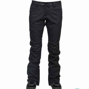  - Säljer ett par svarta snowboard/ skidbyxor ifrån L1 i modellen heartbreaker twill💫 byxorna köptes vinter 2018 och är knappt använda pga att jag inte åkt så mycket💕 köptes för ca 1800kr och säljs för 600, kan tänka mig 500kr vid snabb affär!! Kan frakta