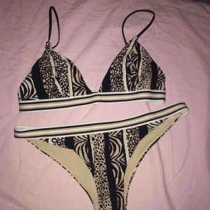  - Skitsnygg bikini❣️ trosan är väldigt cheeky så är perfekt att sola i! 