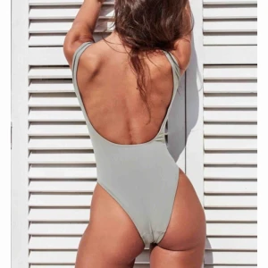  - Grön baddräkt från Chiquelle Swimwear. Använd men i fint skick. Självklart tvättad. Fri frakt. Nypris 799 plus frakt