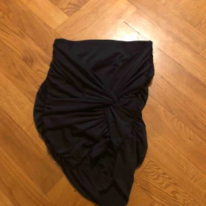  - Kjol från Gina tricot, lapp kvar (oanvänd) 