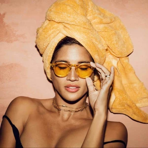  - Säljer ett par ”CHIMI Eyewear” solglasögon i färg MANGO. Som nya!   Ordinariepris 899kr  