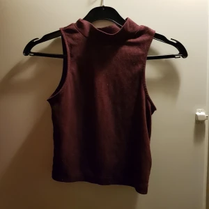  - Crop top i storlek xs   Frakt 39