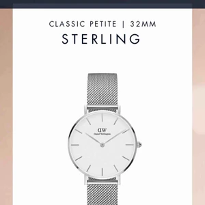  - några månader gammal klocka , mycket fint skick. Säljes pågrund av att jag köpt en annan. Nypris 1499 :-