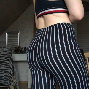  - Superfina och framförallt sköna randiga byxor från Brandy Melville!  Tyvärr för små för mig :((  Använda 1-2 ggr.  Köparen står för frakt🌹