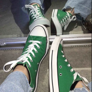  - Helt oanvända Converse och säljer dem pga för stora för mig:(  frakten är inkluderat i priset!