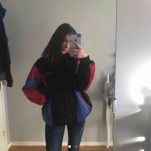  - Köpare står för frakt!! Jättefin oversized jacka/tröja