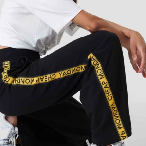 Cheap Monday byxor - Frakt/möts upp i sthlm