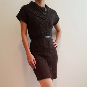  - Really Warm dress  May fit to  small to medium Can meet up at tcentralen