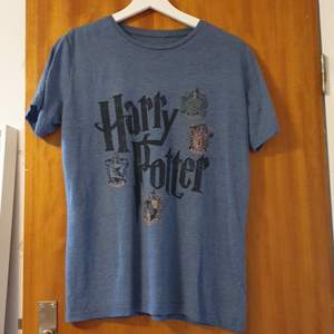 Harry Potter t-shirt in size M. Super comfy and soft. Buyer pays shipping