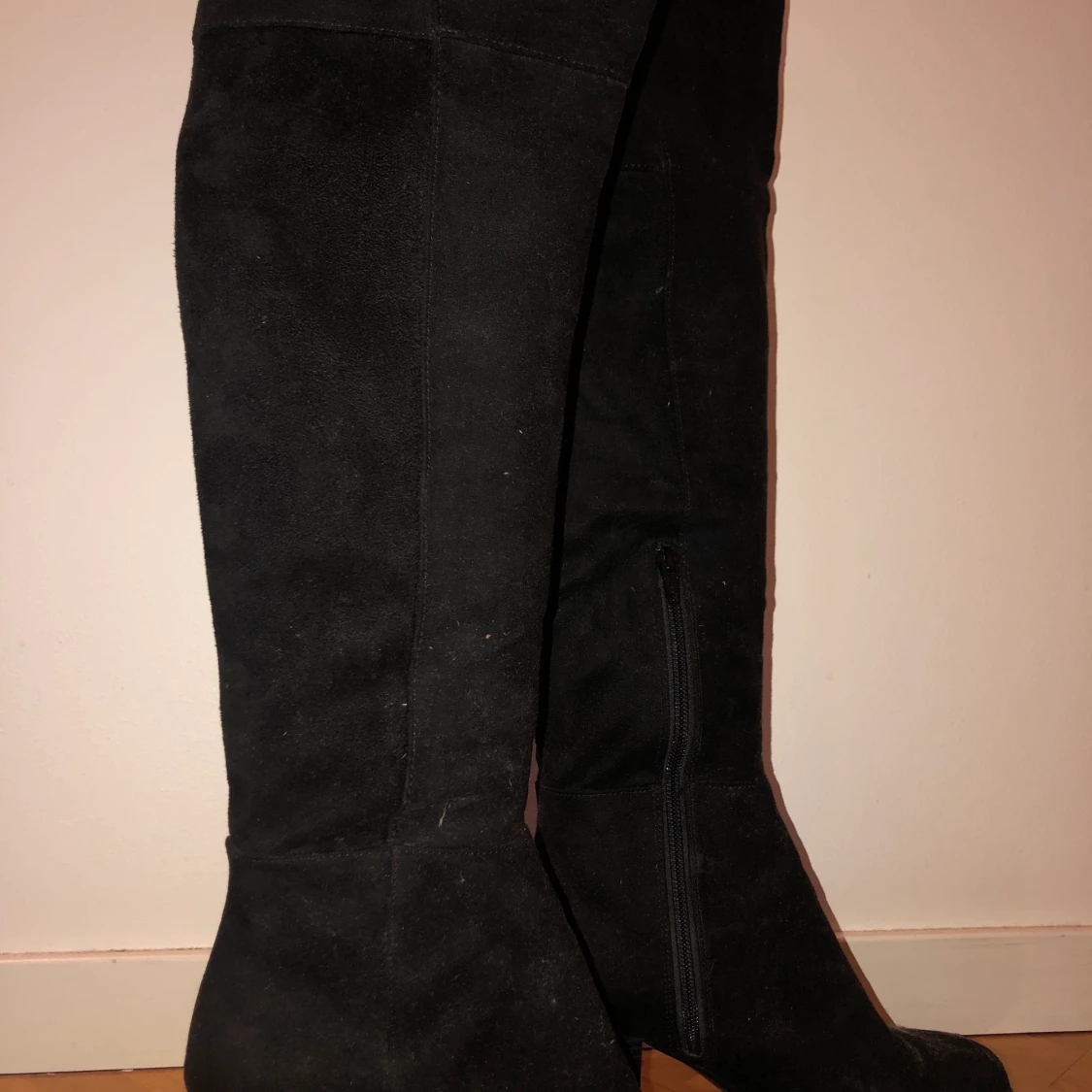 Knähöga stövlar med klack, strl 38 - 90