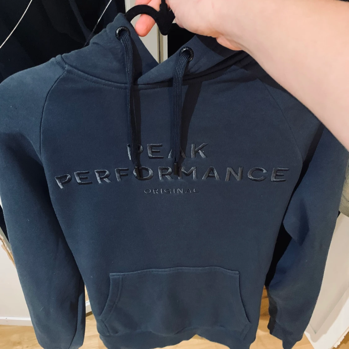 Peak performance hoodie mörkblå, size S