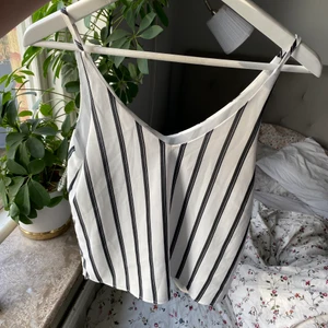 Linne - Linne från BikBok, storlek XS. 50kr.