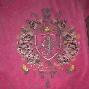 Juicy couture kofta - Superfin kofta från juicy couture, i bra skick:)) Kan mötas upp elr frakta vilket som💕