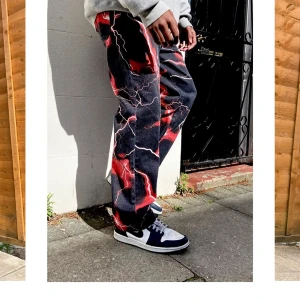 Red lighting jeans  - Svin coola jeans som jag precis fått hem från en annan tjej, men tyvär så är dom lite små så vill sälja dom vidare till någon som har nytta för dom. 