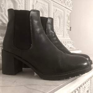 Dr. Martens klassiska boots | Plick Second Hand