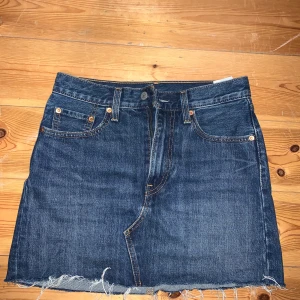 Levis kjol - Kjol från Levis i storlek 25 (motsvarar ungefär storlek S)