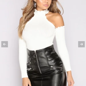 Vit topp från FashionNova, storlek XS - Använd en gång, väldigt fint skick! 