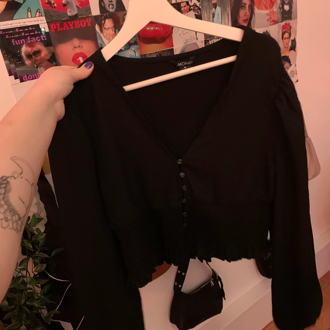Svart topp från Monki