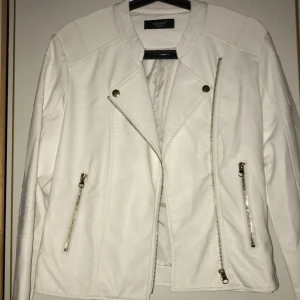 Jacka i fake skin  - Använd 1 gång