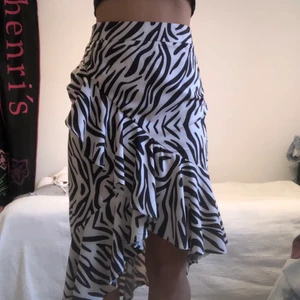 Djurmönstrad kjol - Djurmönstrad kjol från Prettylittlething